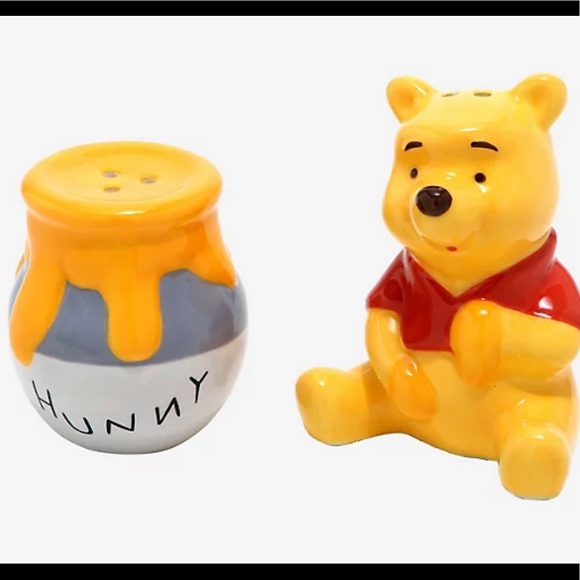 LAST ONE Disney Winnie the Pooh Salt & Pepper Set - Picture 5 of 6